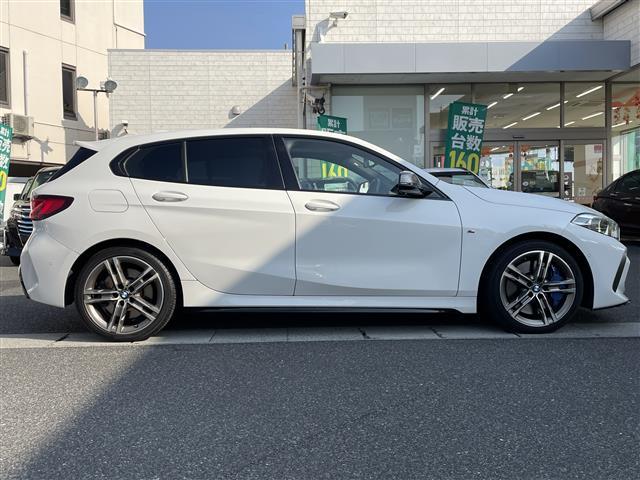 １シリーズ Ｍ１３５ｉ　ｘＤｒｉｖｅ　純正ナビ　置くだけ充電　衝突軽減　レーンキープ　Ｐアシスト　クルコン　アイドリングストップ　Ｂカメラ　ＥＴＣ　ドラレコ　ＢＳＭ　パワーシート　シートヒーター　パドルシフト　純正１８ＡＷ　電動リアゲート（33枚目）