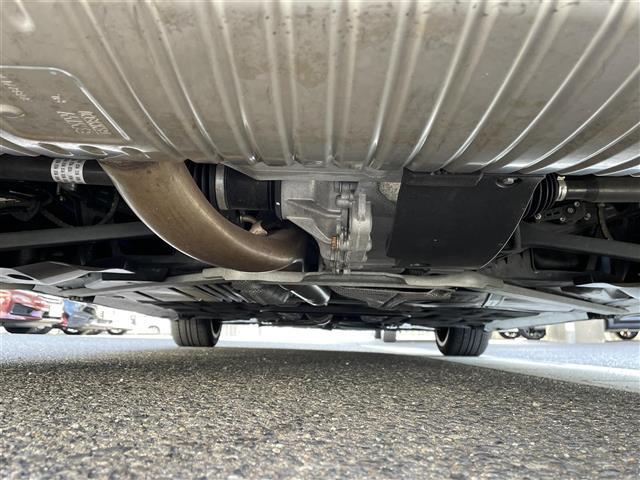 １シリーズ Ｍ１３５ｉ　ｘＤｒｉｖｅ　純正ナビ　置くだけ充電　衝突軽減　レーンキープ　Ｐアシスト　クルコン　アイドリングストップ　Ｂカメラ　ＥＴＣ　ドラレコ　ＢＳＭ　パワーシート　シートヒーター　パドルシフト　純正１８ＡＷ　電動リアゲート（39枚目）