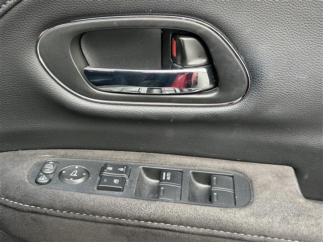 ヴェゼル ハイブリッドＲＳ・ホンダセンシング　ワンオーナー　社外１０インチメモリナビ　Ｈｏｎｄａ　ＳＥＮＳＩＮＧ　アイドリングストップ　バックカメラ　レオニスホイール　ＬＥＤヘッドライト　前後ドライブレコーダー　シートヒーター　プッシュスタート（18枚目）