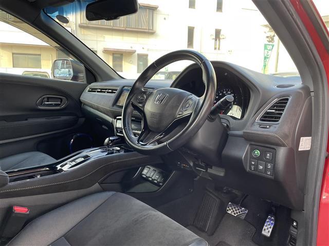 ヴェゼル ハイブリッドＲＳ・ホンダセンシング　純正メモリナビ　Ｈｏｎｄａ　ＳＥＮＳＩＮＧ　バックカメラ　アイドリングストップ　シートヒーター　ハーフレザーシート　純正１８インチＡＷ　プッシュスタート　スマートキー　ＥＴＣ（2枚目）