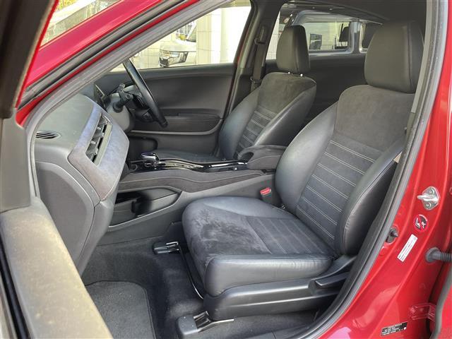 ヴェゼル ハイブリッドＲＳ・ホンダセンシング　純正メモリナビ　Ｈｏｎｄａ　ＳＥＮＳＩＮＧ　バックカメラ　アイドリングストップ　シートヒーター　ハーフレザーシート　純正１８インチＡＷ　プッシュスタート　スマートキー　ＥＴＣ（5枚目）