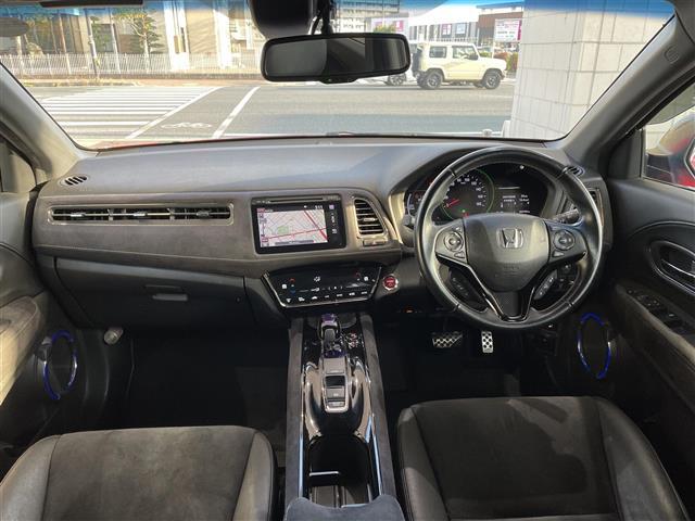 ヴェゼル ハイブリッドＲＳ・ホンダセンシング　純正メモリナビ　Ｈｏｎｄａ　ＳＥＮＳＩＮＧ　バックカメラ　アイドリングストップ　シートヒーター　ハーフレザーシート　純正１８インチＡＷ　プッシュスタート　スマートキー　ＥＴＣ（11枚目）