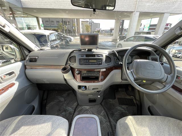 レジアス ベースグレード　社外ポータブルＳＤナビ　ＭＤチェンジャー（ＡＭ／ＦＭ／ＭＤ）　ＥＴＣ　電動格納ミラー　パワーウィンドウ　社外１５インチアルミホイール　ＡＢＳ　記録簿　取扱説明書／／（2枚目）