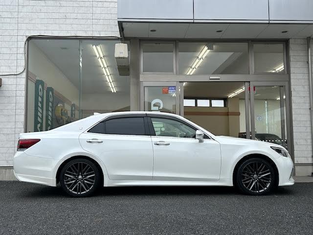 クラウン アスリートG-T 純正SDナビ/シートヒーター/エアシート/サンルーフ/BSM/レーダークルーズコントロール/ドラレコ/メモリーシート/Bluetooth/パワーシート/バックカメラ/クリアランスソナー/カーテシライト(6枚目)