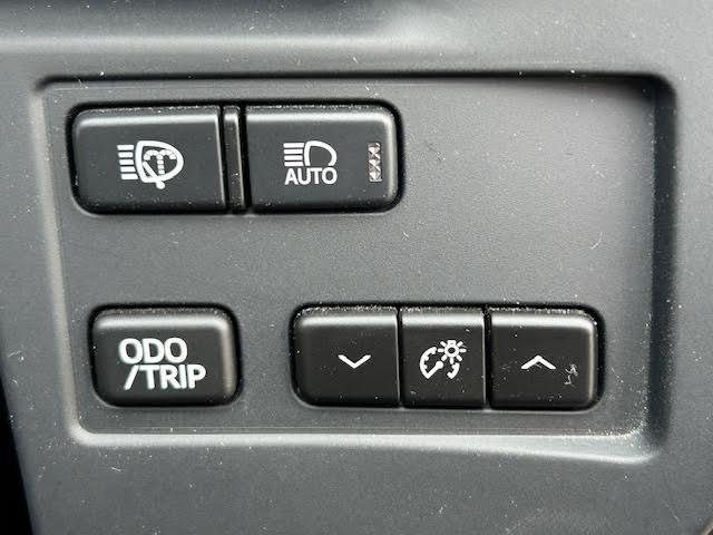 クラウン アスリートG-T 純正SDナビ/シートヒーター/エアシート/サンルーフ/BSM/レーダークルーズコントロール/ドラレコ/メモリーシート/Bluetooth/パワーシート/バックカメラ/クリアランスソナー/カーテシライト(27枚目)