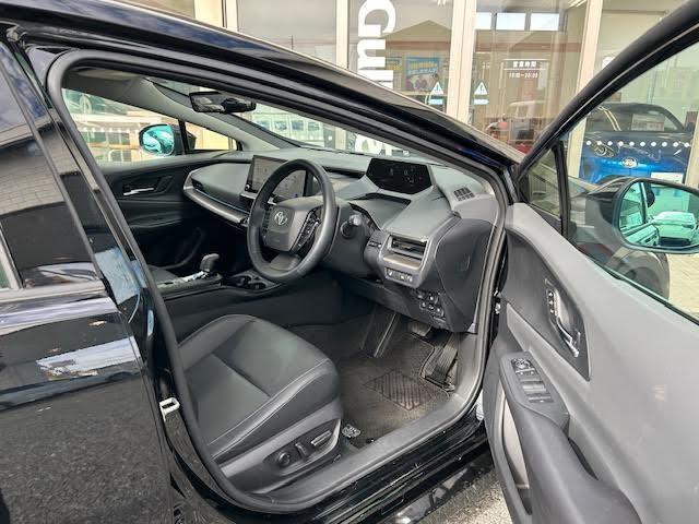 プリウス Z ムーンルーフ 純正メモリナビ パノラミックビューモニター レザーシート D席パワーシート【メモリ機能あり】前席シートヒーター/エアシート パワーバックドア ステアリングヒーター トヨタセーフティセンス(8枚目)