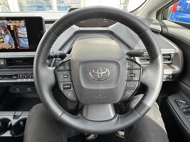 プリウス Z ムーンルーフ 純正メモリナビ パノラミックビューモニター レザーシート D席パワーシート【メモリ機能あり】前席シートヒーター/エアシート パワーバックドア ステアリングヒーター トヨタセーフティセンス(26枚目)