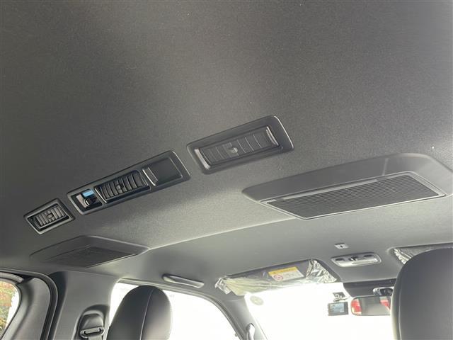 ハイエースバン スーパーGL ダーク プライムII 純正SDナビ/Bluetooth/フルセグTV/衝突軽減ブレーキ/車線逸脱警報装置/クリアランスソナー/パーキングサポートサポートブレーキ/プッシュスタート/全方位カメラ(11枚目)