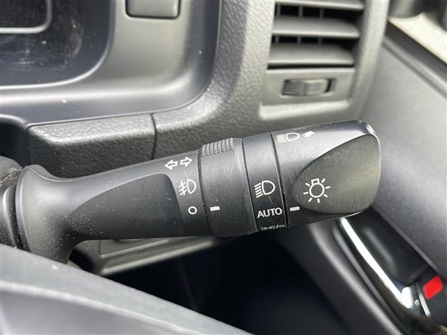 ハイエースバン スーパーGL ダーク プライムII 純正SDナビ/Bluetooth/フルセグTV/衝突軽減ブレーキ/車線逸脱警報装置/クリアランスソナー/パーキングサポートサポートブレーキ/プッシュスタート/全方位カメラ(14枚目)