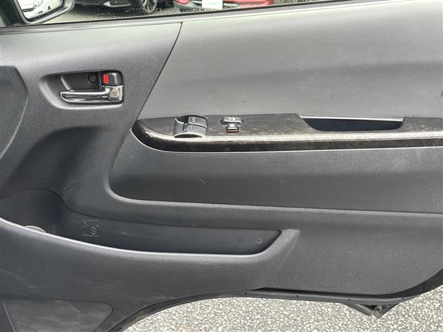 ハイエースバン スーパーGL ダーク プライムII 純正SDナビ/Bluetooth/フルセグTV/衝突軽減ブレーキ/車線逸脱警報装置/クリアランスソナー/パーキングサポートサポートブレーキ/プッシュスタート/全方位カメラ(19枚目)