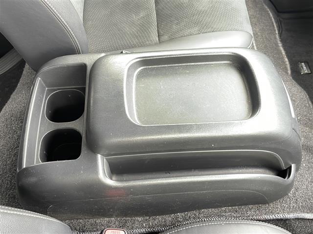 ハイエースバン スーパーGL ダーク プライムII 純正SDナビ/Bluetooth/フルセグTV/衝突軽減ブレーキ/車線逸脱警報装置/クリアランスソナー/パーキングサポートサポートブレーキ/プッシュスタート/全方位カメラ(22枚目)