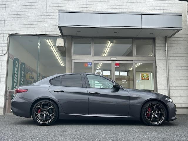 ジュリア ヴェローチェ ワンオーナー/メーカーナビ/harman/kardonプレミアムオーディオシステム/アダプティブクルーズコントロール/レッドスポーツ革シート/ステアリングヒーター/シートヒーター/BSM(7枚目)