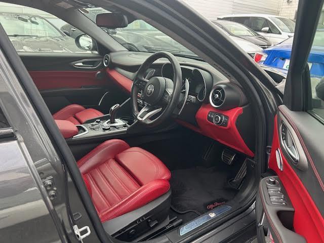 ジュリア ヴェローチェ ワンオーナー/メーカーナビ/harman/kardonプレミアムオーディオシステム/アダプティブクルーズコントロール/レッドスポーツ革シート/ステアリングヒーター/シートヒーター/BSM(8枚目)