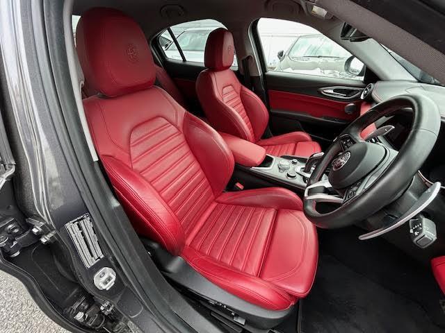 ジュリア ヴェローチェ ワンオーナー/メーカーナビ/harman/kardonプレミアムオーディオシステム/アダプティブクルーズコントロール/レッドスポーツ革シート/ステアリングヒーター/シートヒーター/BSM(9枚目)