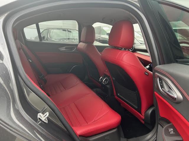 ジュリア ヴェローチェ ワンオーナー/メーカーナビ/harman/kardonプレミアムオーディオシステム/アダプティブクルーズコントロール/レッドスポーツ革シート/ステアリングヒーター/シートヒーター/BSM(10枚目)