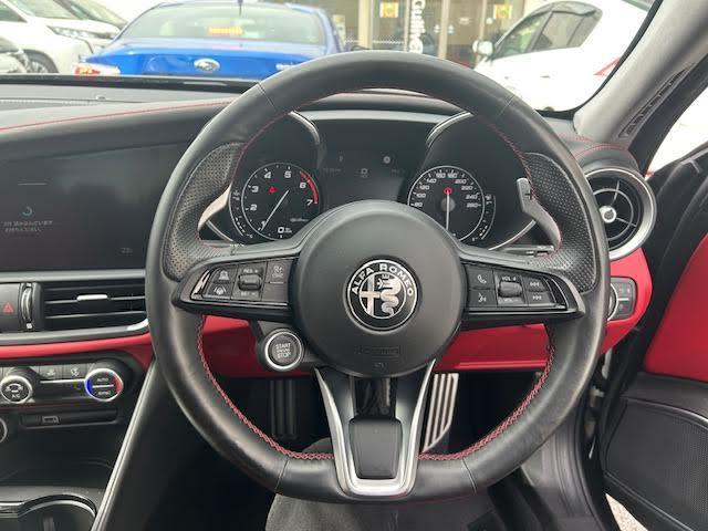 ジュリア ヴェローチェ ワンオーナー/メーカーナビ/harman/kardonプレミアムオーディオシステム/アダプティブクルーズコントロール/レッドスポーツ革シート/ステアリングヒーター/シートヒーター/BSM(19枚目)