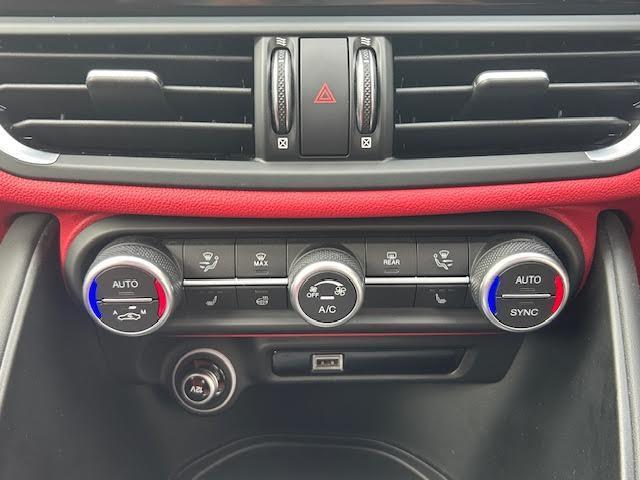 ジュリア ヴェローチェ ワンオーナー/メーカーナビ/harman/kardonプレミアムオーディオシステム/アダプティブクルーズコントロール/レッドスポーツ革シート/ステアリングヒーター/シートヒーター/BSM(20枚目)