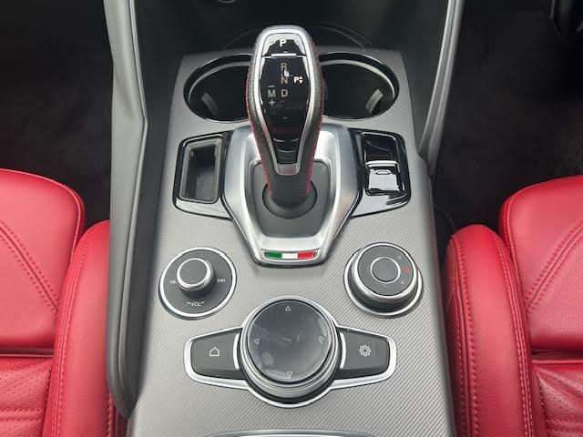 ジュリア ヴェローチェ ワンオーナー/メーカーナビ/harman/kardonプレミアムオーディオシステム/アダプティブクルーズコントロール/レッドスポーツ革シート/ステアリングヒーター/シートヒーター/BSM(21枚目)