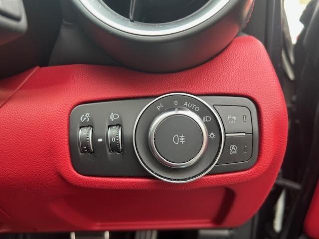 ジュリア ヴェローチェ ワンオーナー/メーカーナビ/harman/kardonプレミアムオーディオシステム/アダプティブクルーズコントロール/レッドスポーツ革シート/ステアリングヒーター/シートヒーター/BSM(22枚目)