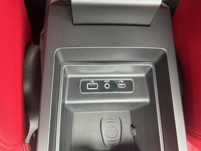 ジュリア ヴェローチェ ワンオーナー/メーカーナビ/harman/kardonプレミアムオーディオシステム/アダプティブクルーズコントロール/レッドスポーツ革シート/ステアリングヒーター/シートヒーター/BSM(30枚目)