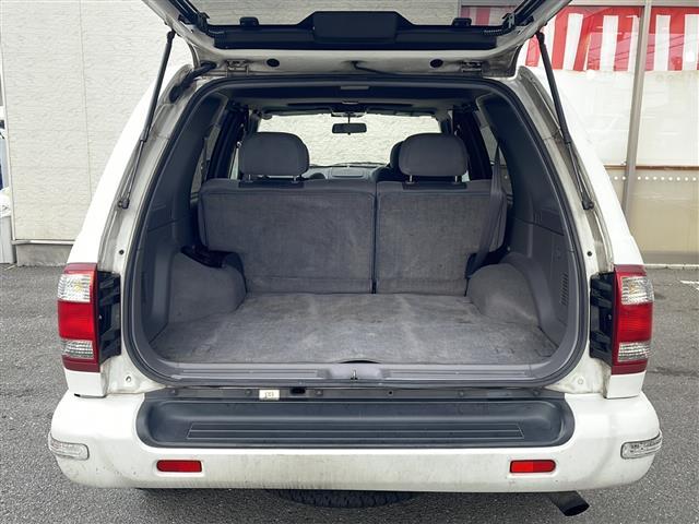 テラノ ワイドＲ３ｍ－Ｘ　エアロリミテッドパッケージ　サンルーフ　ディーゼルターボ　４ＷＤ　ＨＩＤヘッドライト　フォグライト　ＥＴＣ　社外アルミホイール　純正アルミホイール車載　電動格納ミラー（17枚目）