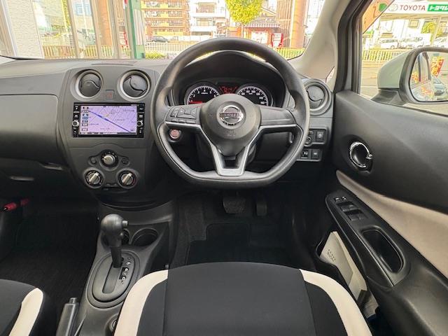 ノート Ｘ　／純正メモリナビ／フルセグＴＶ・Ｂｌｕｅｔｏｏｔｈ・ＣＤ・ＤＶＤ・ＡＭ・ＦＭ／バックカメラ／アラウンドビューモニター／レーンキープアシスト／プリクラッシュセーフティ／電格ウインカーミラー（12枚目）