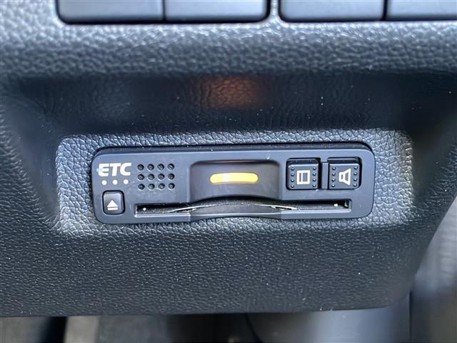 フリードハイブリッド ハイブリッド・クロスターホンダセンシング 禁煙車 ワンオーナー 純正ナビ【VXM-224VFi】 バックカメラ フルセグTV ブルートゥース ホンダセンシング ルーフレール 合皮+ファブリックシート 前席シートヒーター ETC 純フロアマット(4枚目)