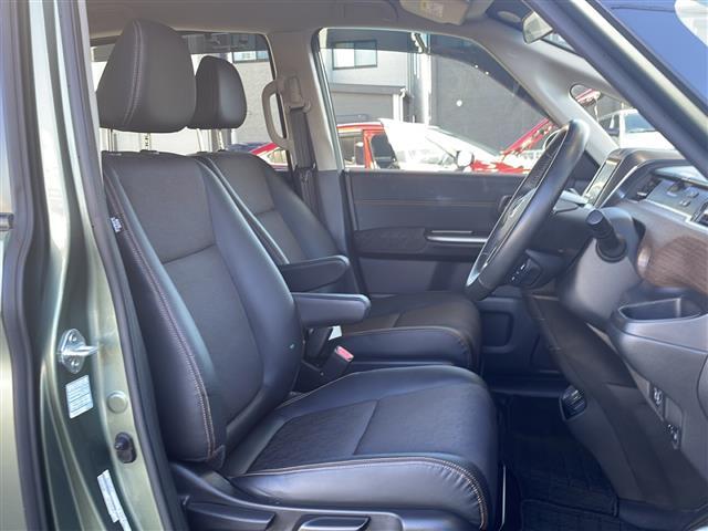 フリードハイブリッド ハイブリッド・クロスターホンダセンシング 禁煙車 ワンオーナー 純正ナビ【VXM-224VFi】 バックカメラ フルセグTV ブルートゥース ホンダセンシング ルーフレール 合皮+ファブリックシート 前席シートヒーター ETC 純フロアマット(8枚目)