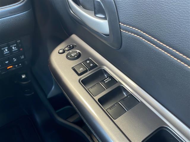 フリードハイブリッド ハイブリッド・クロスターホンダセンシング 禁煙車 ワンオーナー 純正ナビ【VXM-224VFi】 バックカメラ フルセグTV ブルートゥース ホンダセンシング ルーフレール 合皮+ファブリックシート 前席シートヒーター ETC 純フロアマット(36枚目)
