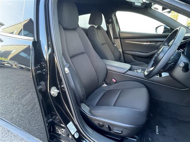MAZDA3ファストバック 20Sプロアクティブ ツーリングセレクション 禁煙車 ワンオーナー 純正ナビ バックカメラ フルセグTV ブルートゥース ETC 前後ドライブレコーダー ヘッドアップディスプレイ 運転席パワーシート 前席シートヒーター レーンキープアシスト(7枚目)