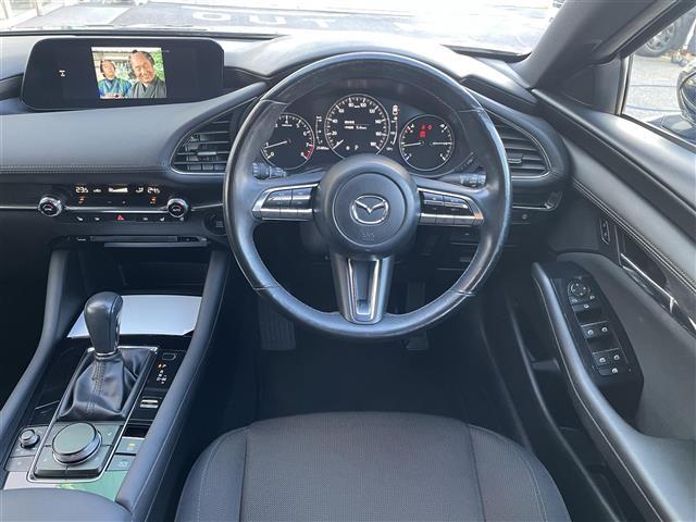 MAZDA3ファストバック 20Sプロアクティブ ツーリングセレクション 禁煙車 ワンオーナー 純正ナビ バックカメラ フルセグTV ブルートゥース ETC 前後ドライブレコーダー ヘッドアップディスプレイ 運転席パワーシート 前席シートヒーター レーンキープアシスト(9枚目)