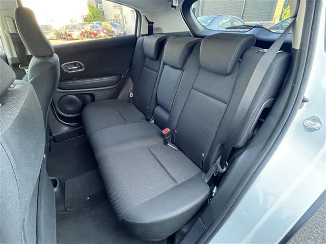 ヴェゼル X・ホンダセンシング 保証証 取扱説明書 記録簿 後方バックカメラ 純正マット LEDライト プッシュスタート 革巻きステア ビルトインETC アイドリングストップ クルーズコントロール ワンオーナー 禁煙車(40枚目)