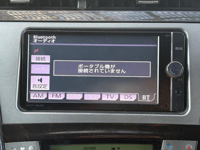 プリウス Ｓマイコーデ　禁煙車　保証書　取扱説明書　記録簿　ステアリングスイッチ　ワンオーナー　純正フロアマット　純正ドアバイザー　電格格納ミラー　ＩＳＯＦＩＸ　盗難防止システム　衝突安全ボディー　バックカメラ（3枚目）