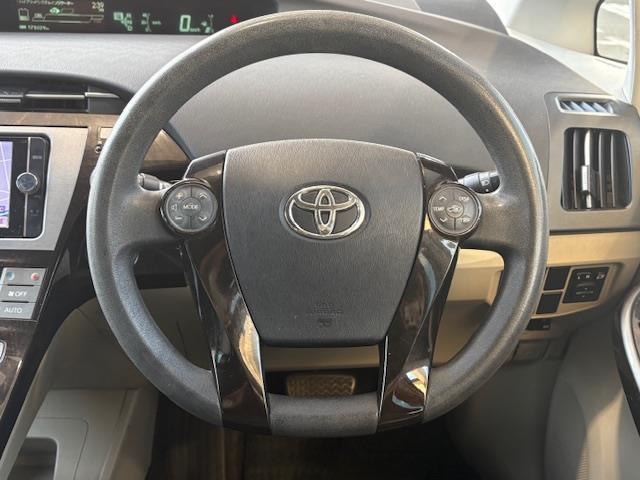 プリウス Ｓマイコーデ　禁煙車　保証書　取扱説明書　記録簿　ステアリングスイッチ　ワンオーナー　純正フロアマット　純正ドアバイザー　電格格納ミラー　ＩＳＯＦＩＸ　盗難防止システム　衝突安全ボディー　バックカメラ（9枚目）