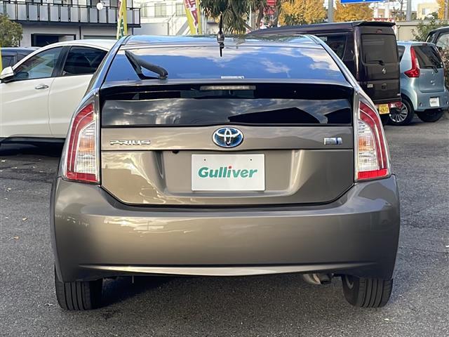 プリウス Ｓマイコーデ　禁煙車　保証書　取扱説明書　記録簿　ステアリングスイッチ　ワンオーナー　純正フロアマット　純正ドアバイザー　電格格納ミラー　ＩＳＯＦＩＸ　盗難防止システム　衝突安全ボディー　バックカメラ（17枚目）