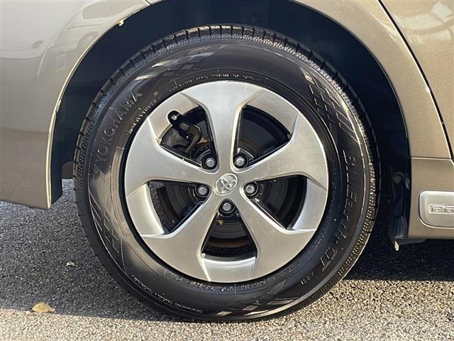 プリウス Ｓマイコーデ　禁煙車　保証書　取扱説明書　記録簿　ステアリングスイッチ　ワンオーナー　純正フロアマット　純正ドアバイザー　電格格納ミラー　ＩＳＯＦＩＸ　盗難防止システム　衝突安全ボディー　バックカメラ（18枚目）