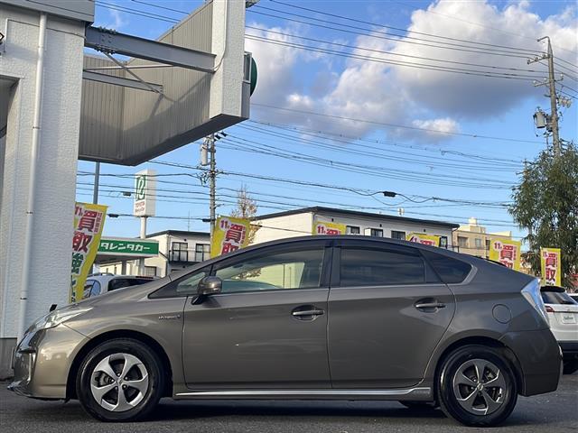 プリウス Ｓマイコーデ　禁煙車　保証書　取扱説明書　記録簿　ステアリングスイッチ　ワンオーナー　純正フロアマット　純正ドアバイザー　電格格納ミラー　ＩＳＯＦＩＸ　盗難防止システム　衝突安全ボディー　バックカメラ（19枚目）