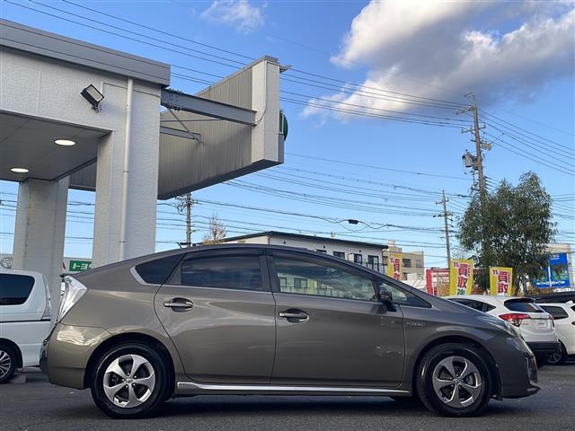 プリウス Ｓマイコーデ　禁煙車　保証書　取扱説明書　記録簿　ステアリングスイッチ　ワンオーナー　純正フロアマット　純正ドアバイザー　電格格納ミラー　ＩＳＯＦＩＸ　盗難防止システム　衝突安全ボディー　バックカメラ（20枚目）