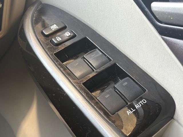 プリウス Ｓマイコーデ　禁煙車　保証書　取扱説明書　記録簿　ステアリングスイッチ　ワンオーナー　純正フロアマット　純正ドアバイザー　電格格納ミラー　ＩＳＯＦＩＸ　盗難防止システム　衝突安全ボディー　バックカメラ（30枚目）