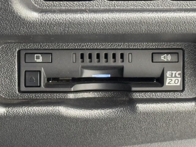 ハイエースバン スーパーＧＬ　ダークプライム　フルフラットシート　点検記録簿　キーフリー　オートエアコン　アルミホイール　Ｂカメ　リアエアコン　パワーウィンド　１００Ｖ電源　ＬＥＤライト　パワーステアリング　横滑防止　ドライブレコーダー　ＥＴＣ（8枚目）