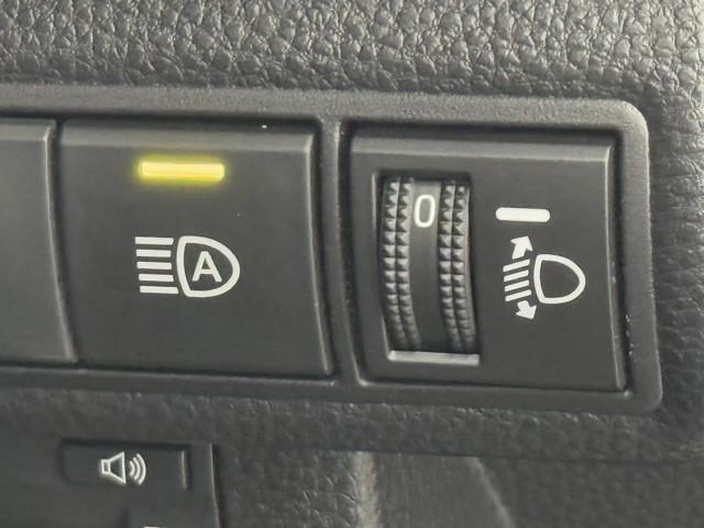 カローラツーリング ハイブリッド ダブルバイビー 追突軽減ブレーキ バックモニタ 横滑防止 スマートキー LEDライト LED シートヒーター エアコン オートクルーズ サイドエアバッグ ETC付 TCフルセグナビ ETC ドラレコ BSM(12枚目)