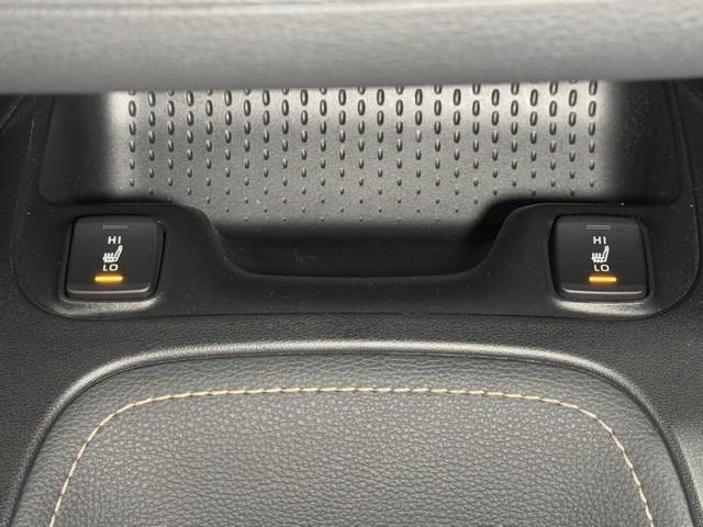 カローラツーリング ハイブリッド ダブルバイビー 追突軽減ブレーキ バックモニタ 横滑防止 スマートキー LEDライト LED シートヒーター エアコン オートクルーズ サイドエアバッグ ETC付 TCフルセグナビ ETC ドラレコ BSM(13枚目)