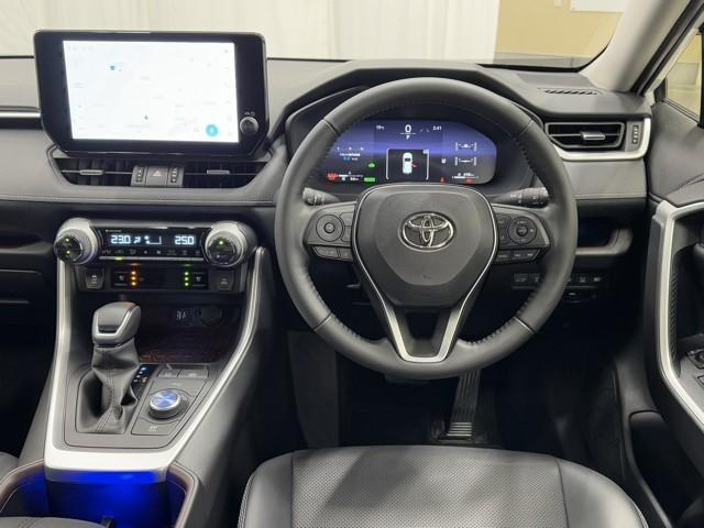 ＲＡＶ４ ハイブリッドＧ　衝突被害軽減装置　ドライブレコーダ　パノラマサンルーフ　ＡＣ１００Ｖ電源　ワンオーナ－　バックモニター　整備記録簿　寒冷地仕様　地デジＴＶ　ＬＥＤヘッドライト　スマキー　電動シ－ト　ＡＷＤ　ＴＶナビ（4枚目）