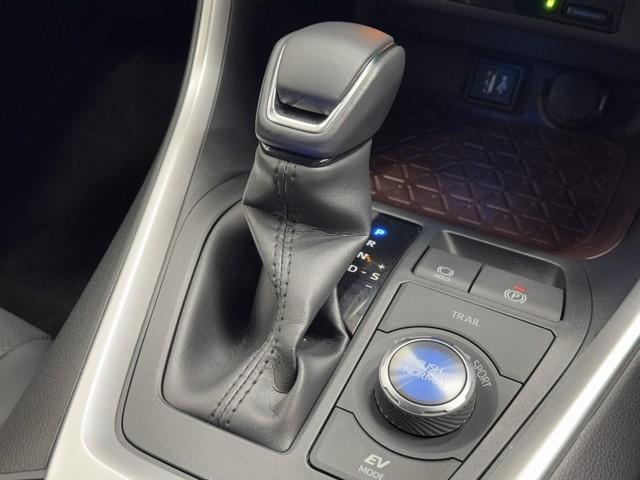 ＲＡＶ４ ハイブリッドＧ　衝突被害軽減装置　ドライブレコーダ　パノラマサンルーフ　ＡＣ１００Ｖ電源　ワンオーナ－　バックモニター　整備記録簿　寒冷地仕様　地デジＴＶ　ＬＥＤヘッドライト　スマキー　電動シ－ト　ＡＷＤ　ＴＶナビ（10枚目）