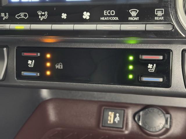 ＲＡＶ４ ハイブリッドＧ　衝突被害軽減装置　ドライブレコーダ　パノラマサンルーフ　ＡＣ１００Ｖ電源　ワンオーナ－　バックモニター　整備記録簿　寒冷地仕様　地デジＴＶ　ＬＥＤヘッドライト　スマキー　電動シ－ト　ＡＷＤ　ＴＶナビ（13枚目）