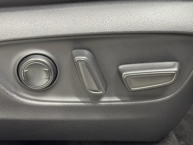 ＲＡＶ４ ハイブリッドＧ　衝突被害軽減装置　ドライブレコーダ　パノラマサンルーフ　ＡＣ１００Ｖ電源　ワンオーナ－　バックモニター　整備記録簿　寒冷地仕様　地デジＴＶ　ＬＥＤヘッドライト　スマキー　電動シ－ト　ＡＷＤ　ＴＶナビ（14枚目）