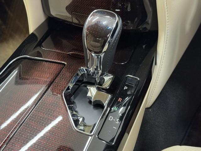 クラウンハイブリッド ロイヤルサルーン　点検記録簿　１オーナー車　フルセグテレビ　Ｂカメラ　ＬＥＤヘッドランプ　ＤＶＤ再生機能　盗難防止システム　スマキー　オートクルーズコントロール　電動パワーシート　ＥＳＣ　ＥＴＣ付き　アイスト　エアコン（12枚目）