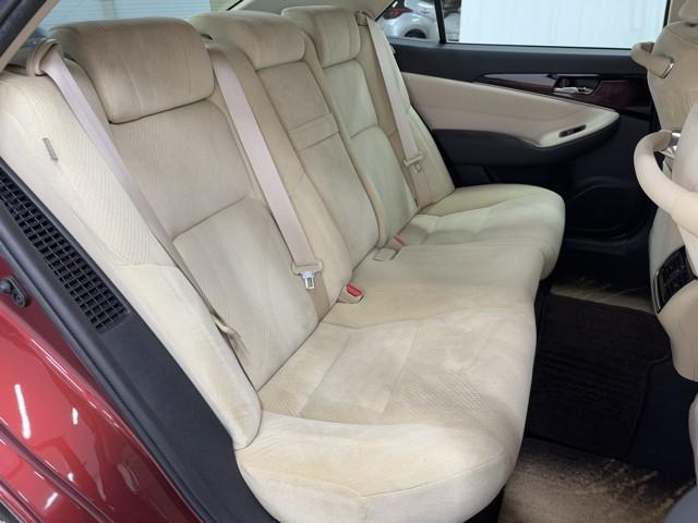 クラウンハイブリッド ロイヤルサルーン　点検記録簿　１オーナー車　フルセグテレビ　Ｂカメラ　ＬＥＤヘッドランプ　ＤＶＤ再生機能　盗難防止システム　スマキー　オートクルーズコントロール　電動パワーシート　ＥＳＣ　ＥＴＣ付き　アイスト　エアコン（17枚目）