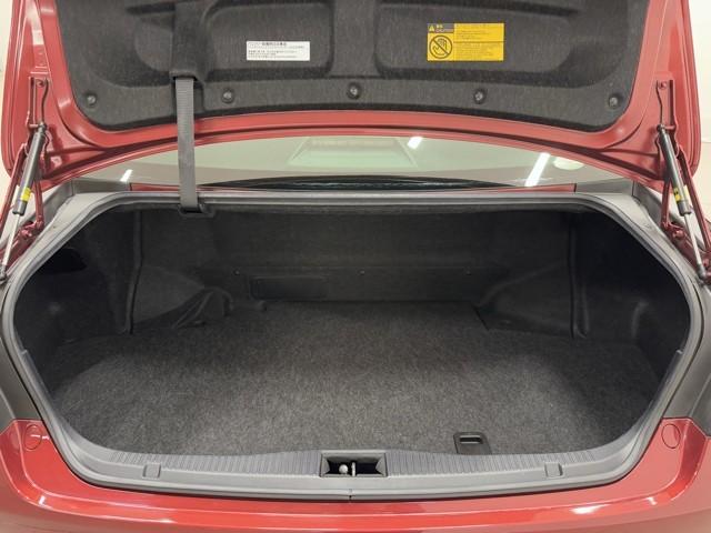 クラウンハイブリッド ロイヤルサルーン　点検記録簿　１オーナー車　フルセグテレビ　Ｂカメラ　ＬＥＤヘッドランプ　ＤＶＤ再生機能　盗難防止システム　スマキー　オートクルーズコントロール　電動パワーシート　ＥＳＣ　ＥＴＣ付き　アイスト　エアコン（18枚目）