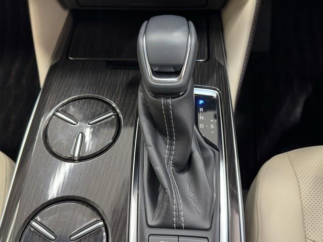 クラウンハイブリッド Ｇ　本革シート　アルミ　ＬＥＤヘッド　キーフリー　記録簿　アイドリングストップ　横滑り防止機能　ＤＶＤ　ＥＴＣ　オートエアコン　ＡＵＸ　ＡＢＳ　メモリナビ　盗難防止装置　エアバッグ　ＡＣ１００Ｖ　ドラレコ（11枚目）